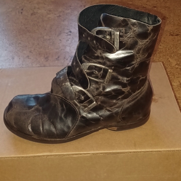 CYDWOQ Handmade Three Buckle Distressed Black Boots Size 6 (36.5), NIB with Bag - Picture 2 of 15